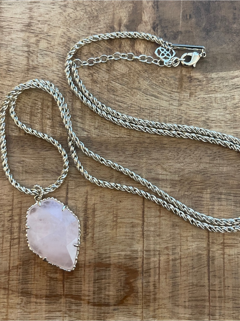 Kendra Scott necklace